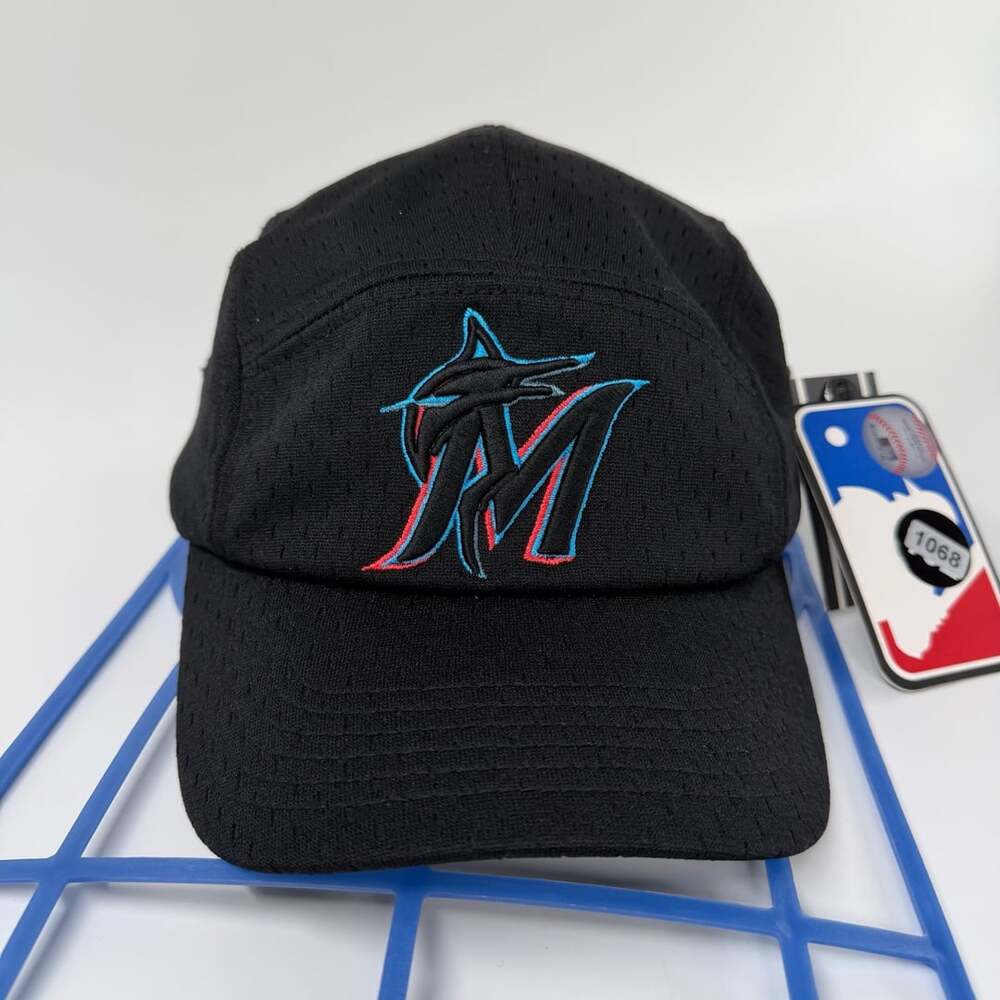 Pro Standard Miami Marlins Strapback Hat Black